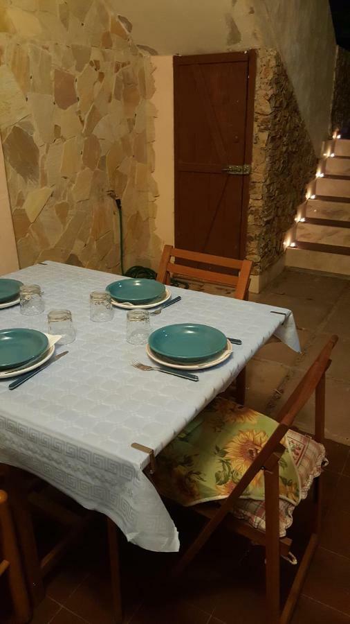 Bilocale Il Geraneo Villa Виласимиус Екстериор снимка